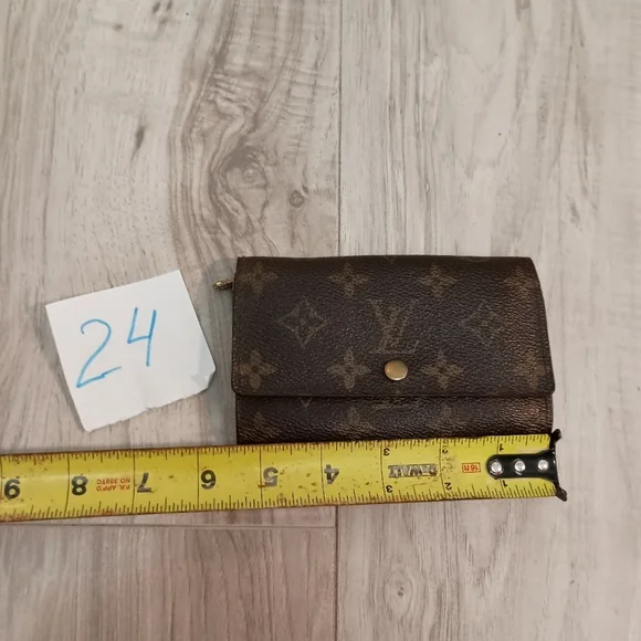 Louis Vuitton Portomone Zip Monogram Bifold Wallet - Picture 11 of 12